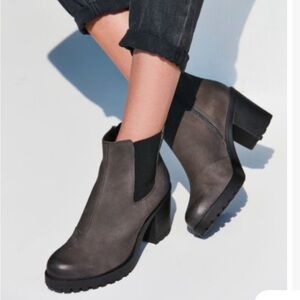 Zara Trafulac cutaway chunky heel booties